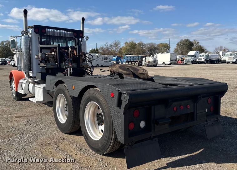 image for item EG1762 2005 Peterbilt 379 semi truck