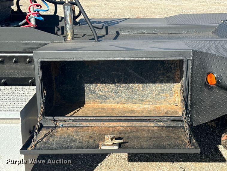 image for item EG1762 2005 Peterbilt 379 semi truck