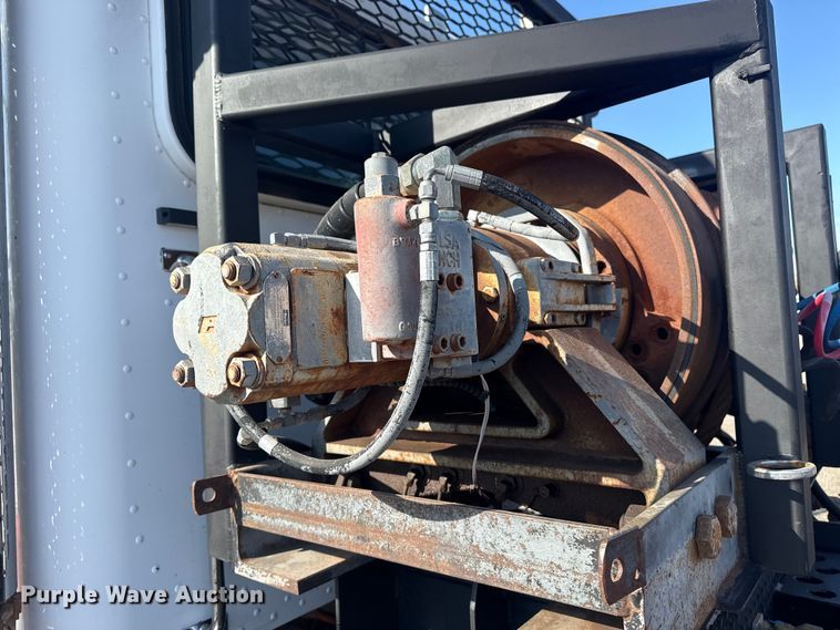 image for item EG1762 2005 Peterbilt 379 semi truck