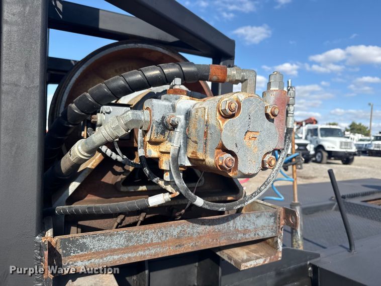 image for item EG1762 2005 Peterbilt 379 semi truck