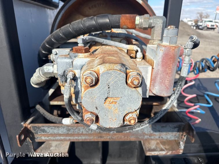 image for item EG1762 2005 Peterbilt 379 semi truck