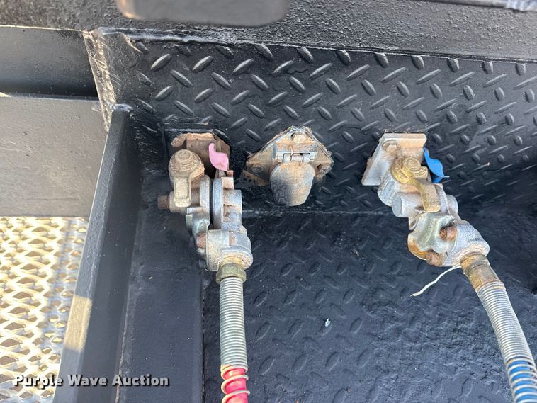 image for item EG1762 2005 Peterbilt 379 semi truck