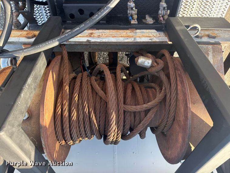 image for item EG1762 2005 Peterbilt 379 semi truck