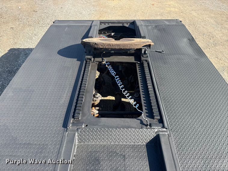 image for item EG1762 2005 Peterbilt 379 semi truck