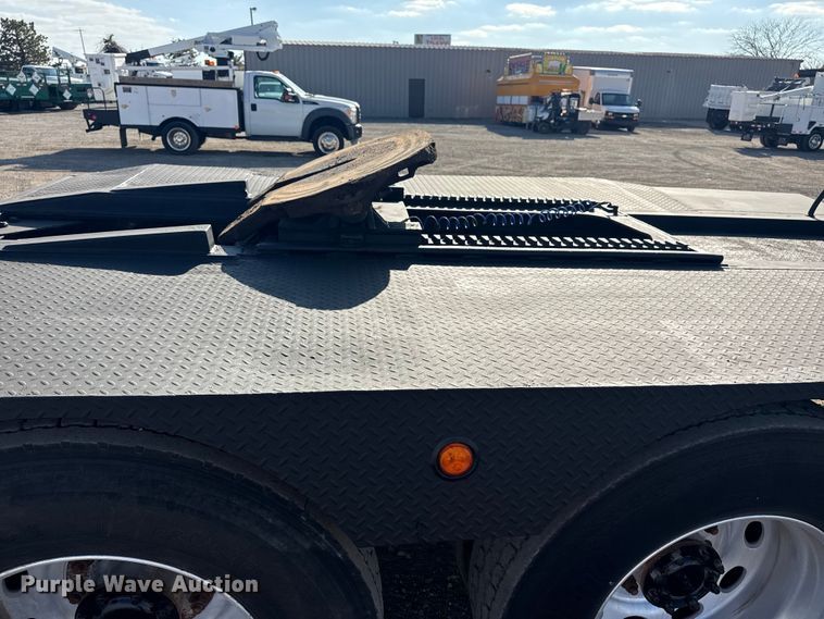 image for item EG1762 2005 Peterbilt 379 semi truck