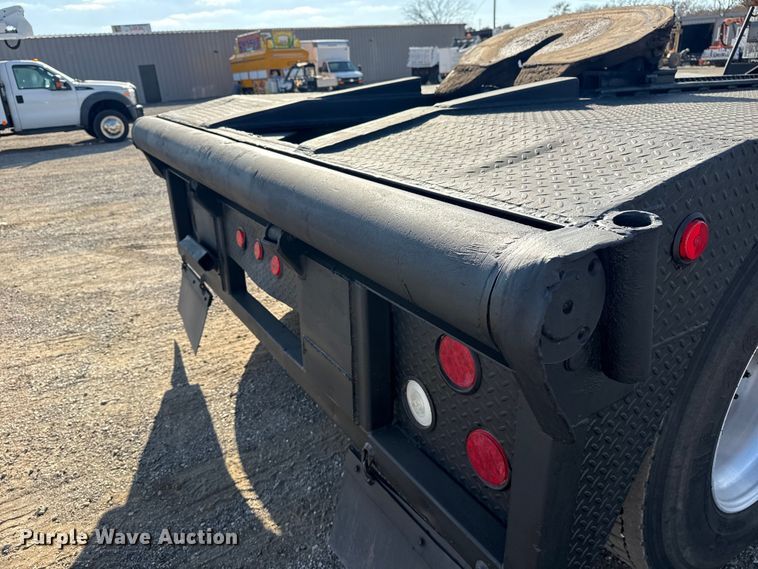 image for item EG1762 2005 Peterbilt 379 semi truck