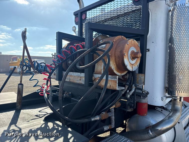 image for item EG1762 2005 Peterbilt 379 semi truck