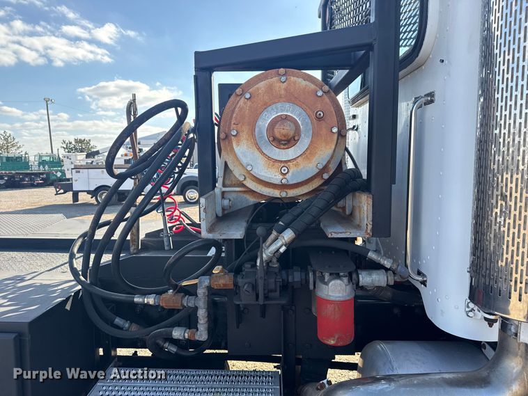 image for item EG1762 2005 Peterbilt 379 semi truck