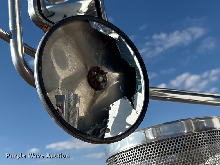 image for item EG1762 2005 Peterbilt 379 semi truck