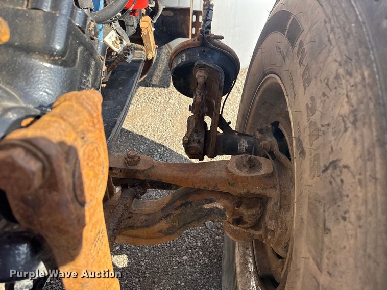 image for item EG1762 2005 Peterbilt 379 semi truck