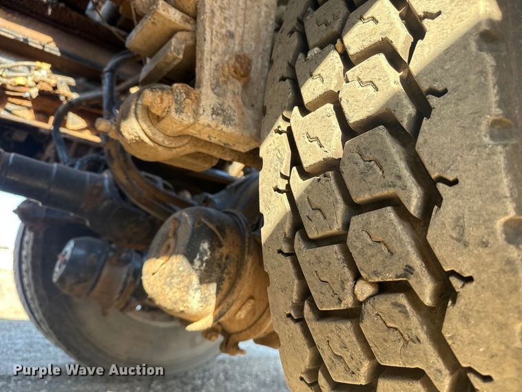 image for item EG1762 2005 Peterbilt 379 semi truck