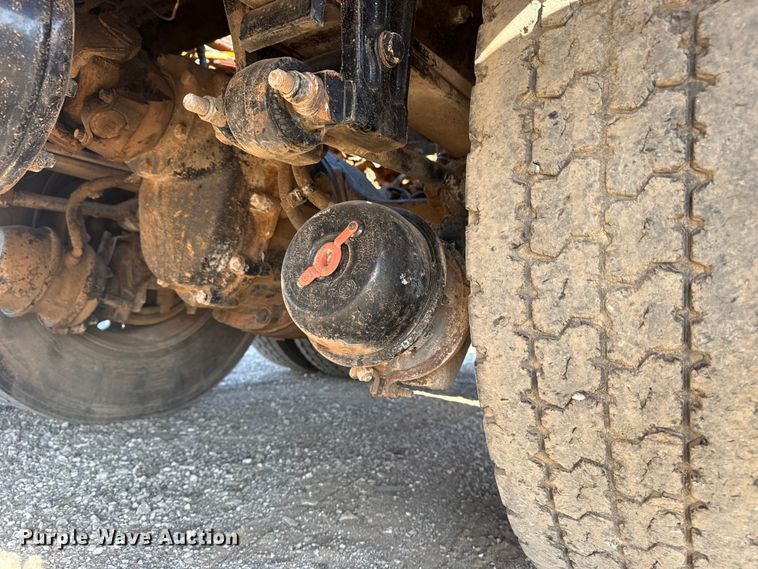 image for item EG1762 2005 Peterbilt 379 semi truck