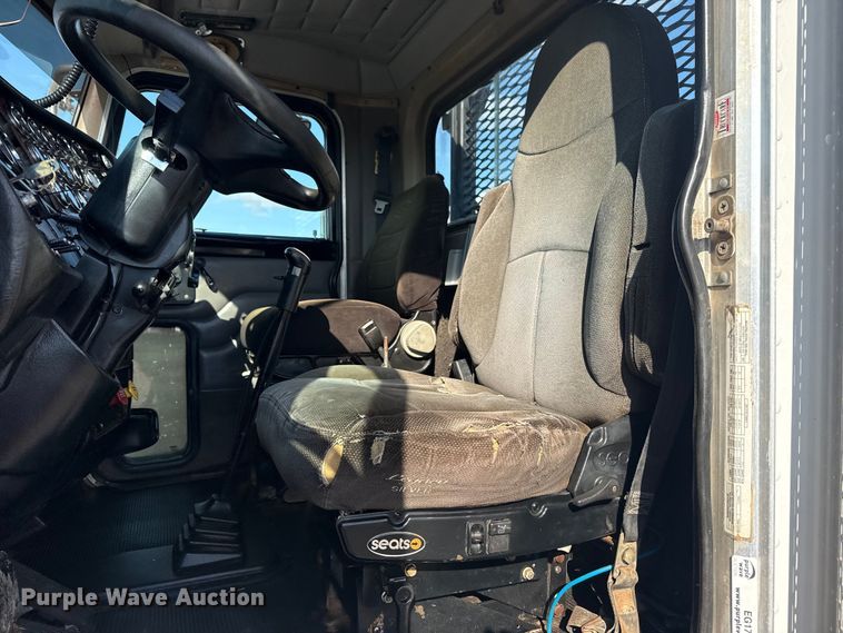 image for item EG1762 2005 Peterbilt 379 semi truck