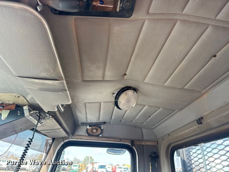 image for item EG1762 2005 Peterbilt 379 semi truck