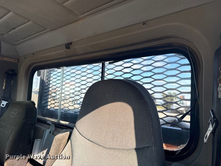 image for item EG1762 2005 Peterbilt 379 semi truck