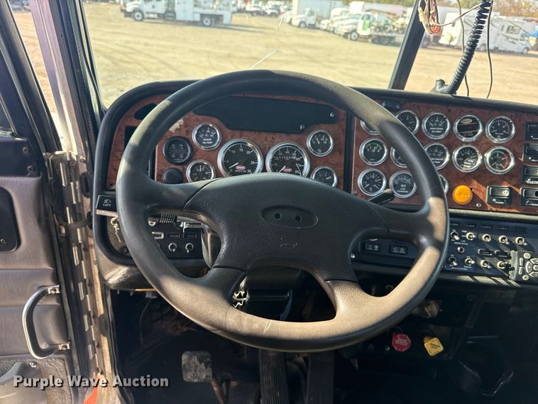 image for item EG1762 2005 Peterbilt 379 semi truck