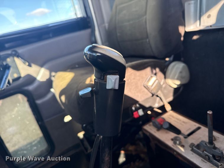 image for item EG1762 2005 Peterbilt 379 semi truck