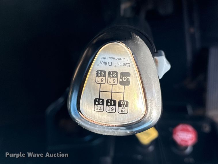 image for item EG1762 2005 Peterbilt 379 semi truck