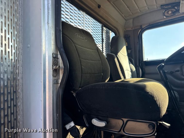 image for item EG1762 2005 Peterbilt 379 semi truck