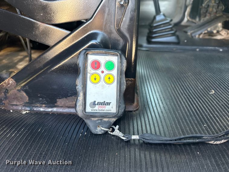 image for item EG1762 2005 Peterbilt 379 semi truck