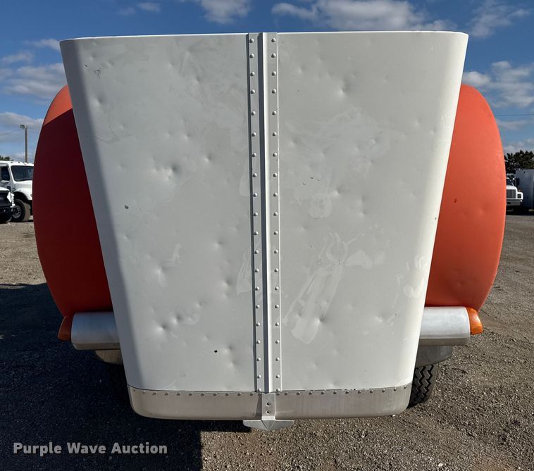 image for item EG1762 2005 Peterbilt 379 semi truck