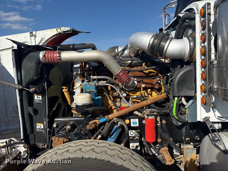 image for item EG1762 2005 Peterbilt 379 semi truck