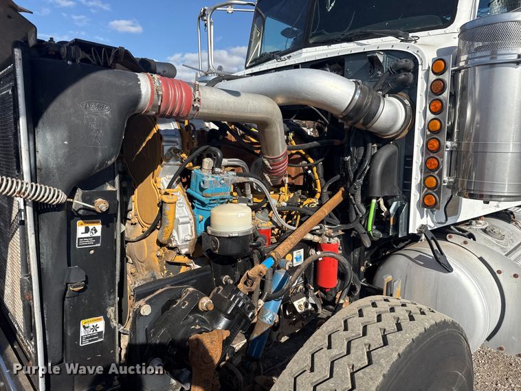 image for item EG1762 2005 Peterbilt 379 semi truck