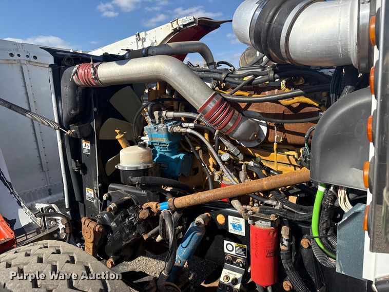 image for item EG1762 2005 Peterbilt 379 semi truck