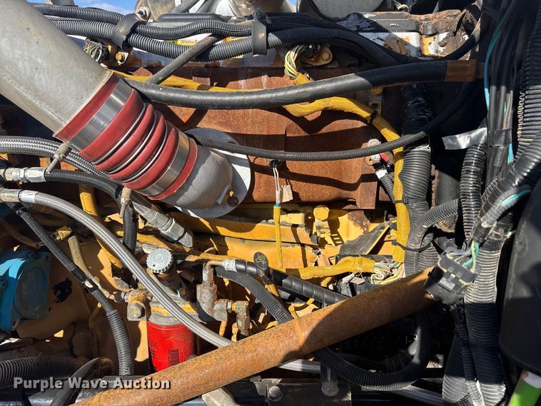 image for item EG1762 2005 Peterbilt 379 semi truck