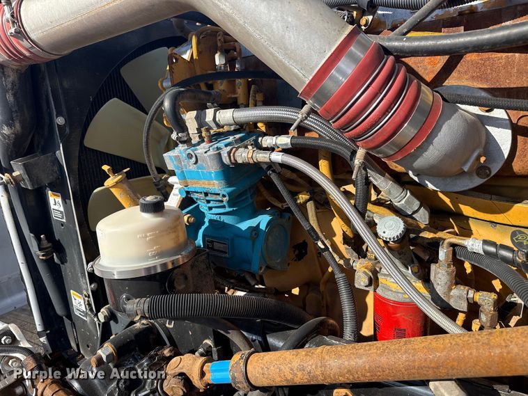 image for item EG1762 2005 Peterbilt 379 semi truck