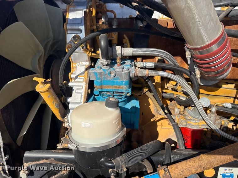 image for item EG1762 2005 Peterbilt 379 semi truck