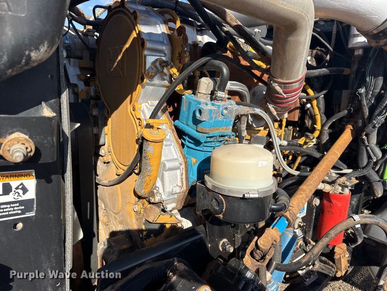 image for item EG1762 2005 Peterbilt 379 semi truck