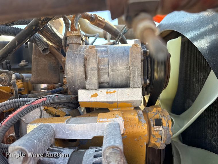 image for item EG1762 2005 Peterbilt 379 semi truck