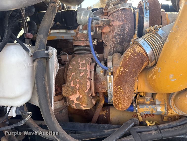 image for item EG1762 2005 Peterbilt 379 semi truck