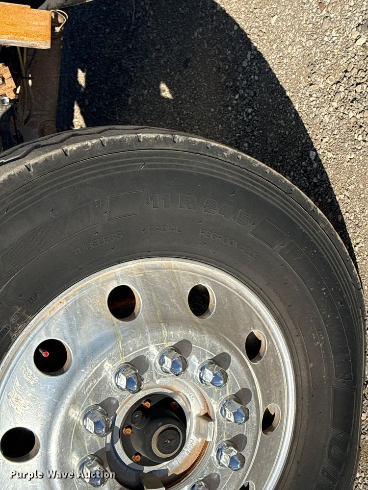 image for item EG1762 2005 Peterbilt 379 semi truck