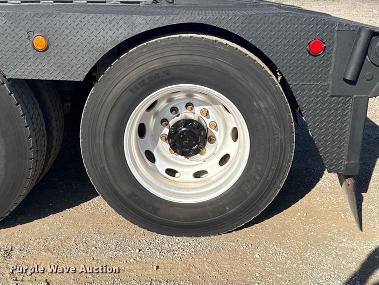 image for item EG1762 2005 Peterbilt 379 semi truck