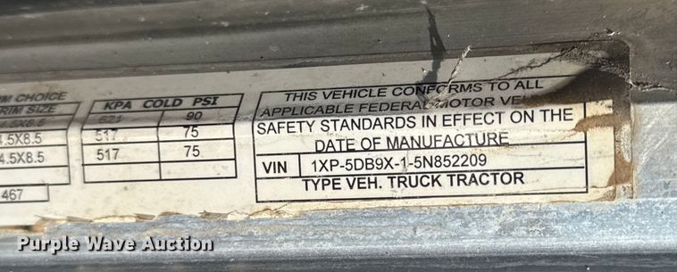 image for item EG1762 2005 Peterbilt 379 semi truck