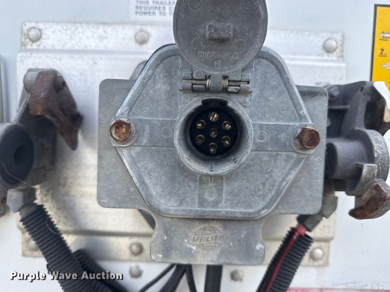 image for item EG1768 2015 Utility Trailer VS2DX dry van trailer