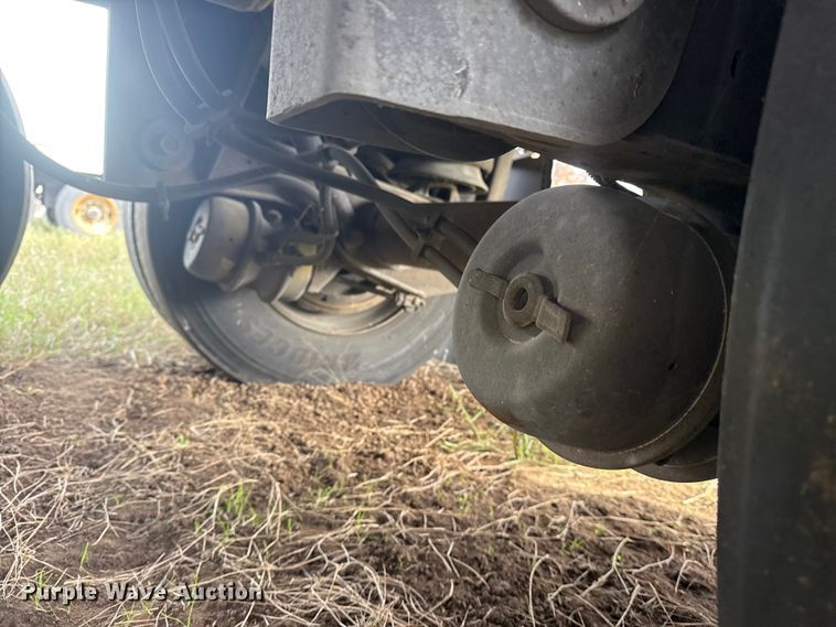 image for item EG1768 2015 Utility Trailer VS2DX dry van trailer