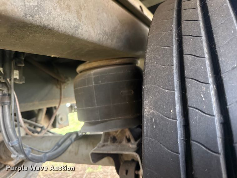 image for item EG1768 2015 Utility Trailer VS2DX dry van trailer