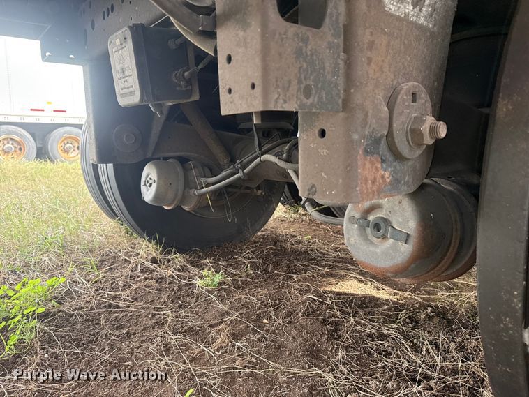 image for item EG1768 2015 Utility Trailer VS2DX dry van trailer