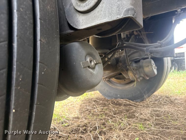 image for item EG1768 2015 Utility Trailer VS2DX dry van trailer