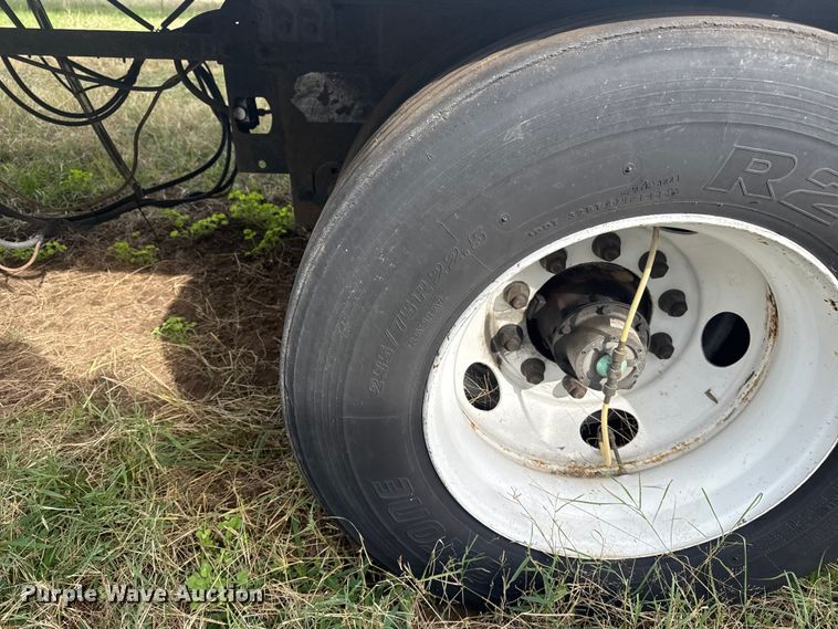 image for item EG1768 2015 Utility Trailer VS2DX dry van trailer