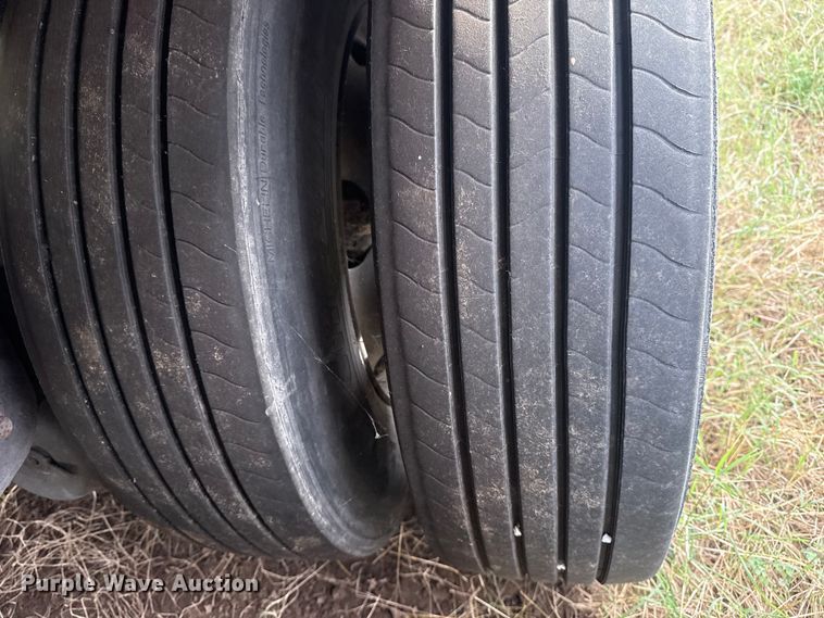 image for item EG1768 2015 Utility Trailer VS2DX dry van trailer