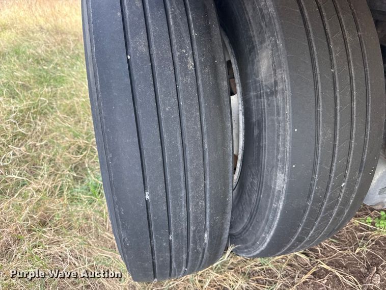 image for item EG1768 2015 Utility Trailer VS2DX dry van trailer