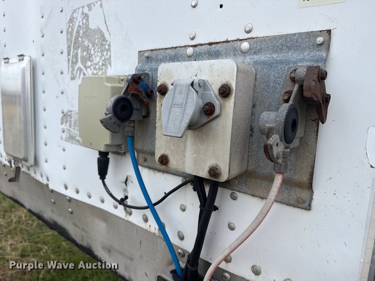 image for item EG1769 2013 Wabash dry van trailer