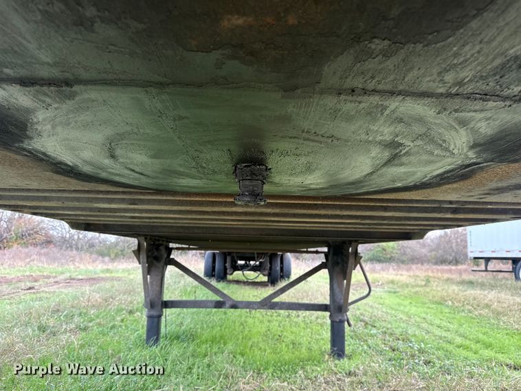 image for item EG1769 2013 Wabash dry van trailer