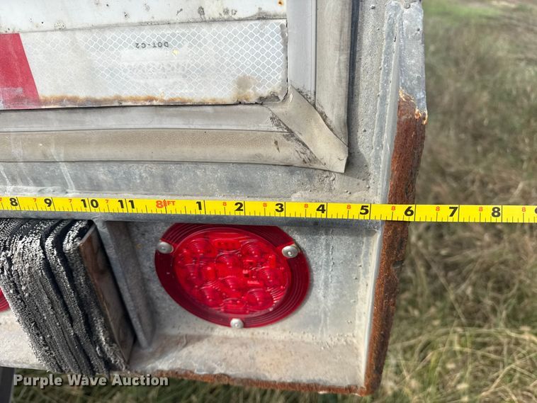 image for item EG1769 2013 Wabash dry van trailer