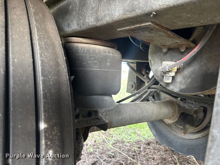 image for item EG1769 2013 Wabash dry van trailer