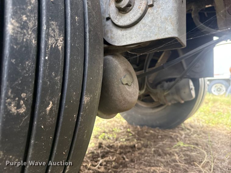 image for item EG1769 2013 Wabash dry van trailer